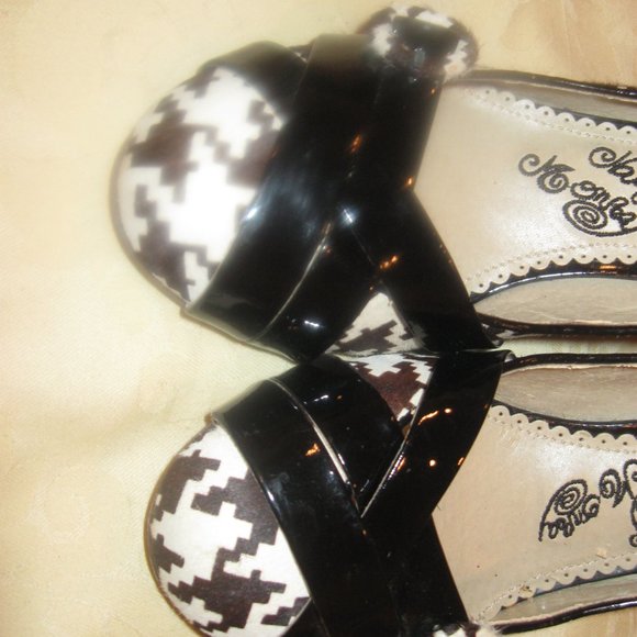 Naughty Monkey Shoe - Picture 2 of 3